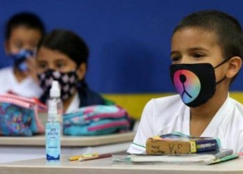 Giammattei insiste en tener clases presenciales en agosto