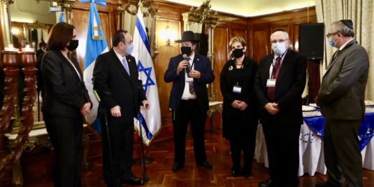 Giammattei participó en la festividad del Janucá