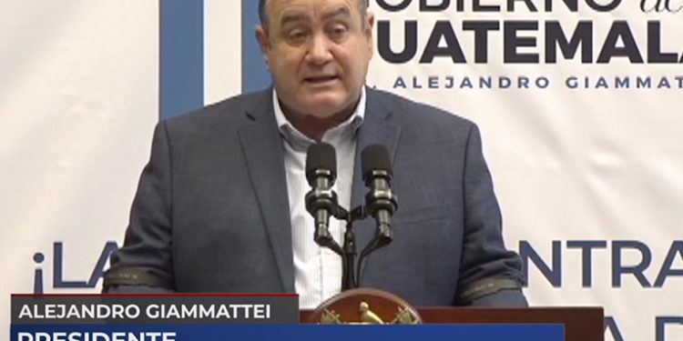 Giammattei pide al MP que accione contra corrupción