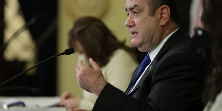 Giammattei pide trabajar con presupuesto del 2020