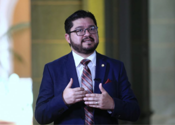Giammattei remueve a viceministro de Cultura Carlos Sandoval