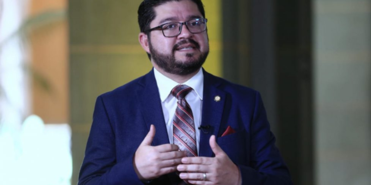 Giammattei remueve a viceministro de Cultura Carlos Sandoval