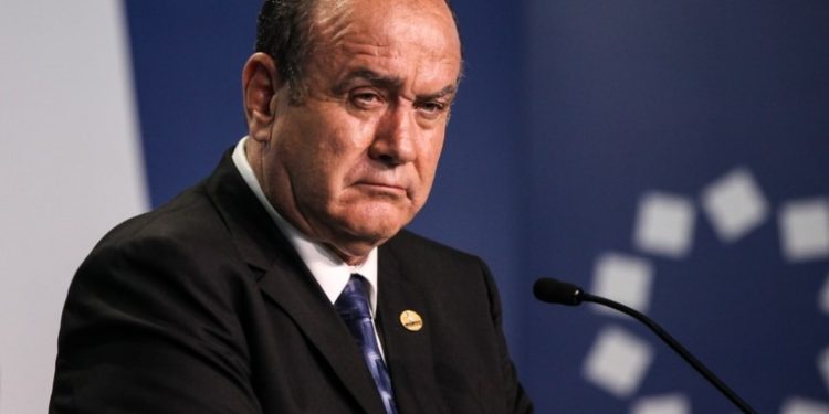 Giammattei se molesta tras recibir acusaciones en su contra