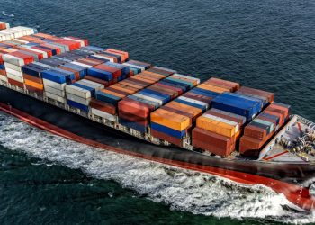 Gigantes del transporte marítimo suspenden sus viajes por el mar Rojo en medio de ataques de los hutíes