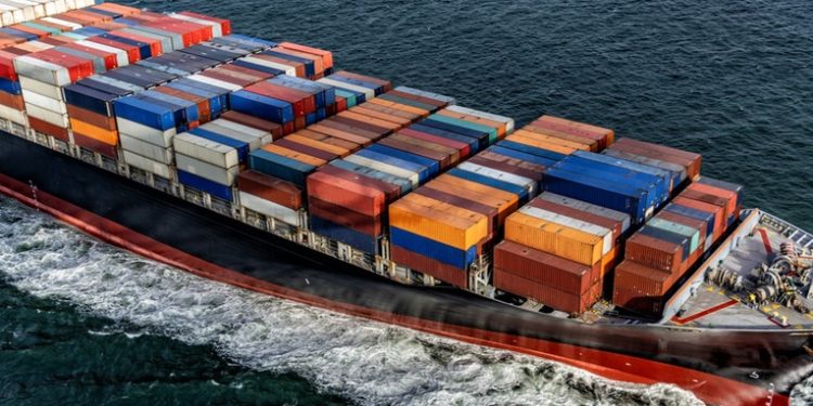 Gigantes del transporte marítimo suspenden sus viajes por el mar Rojo en medio de ataques de los hutíes