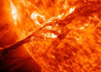 Gigantesca erupción solar caní­bal se dirige a la Tierra a más de 3 millones de km/h