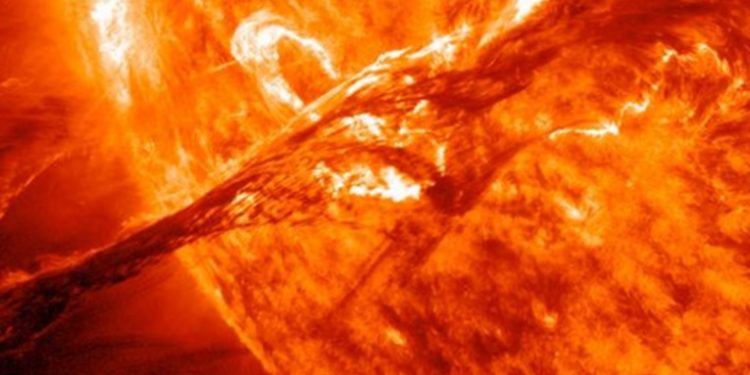 Gigantesca erupción solar caní­bal se dirige a la Tierra a más de 3 millones de km/h