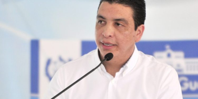 Giran orden de captura contra el ex ministro de Energí­as y minas Erick Archila