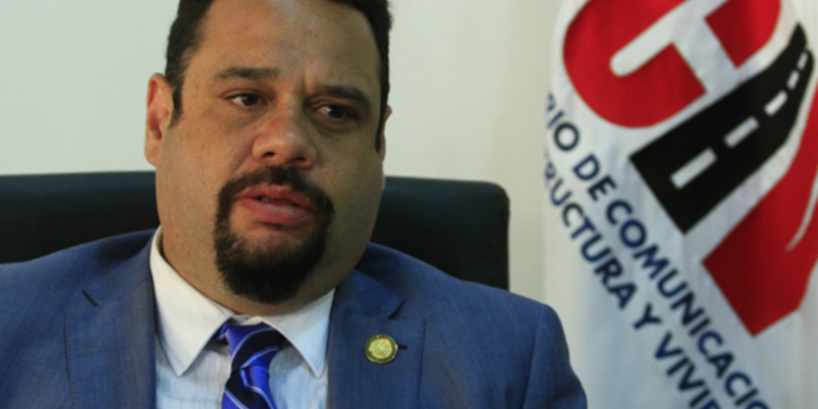 Giran orden de captura contra ex ministro de Comunicaciones por lavado de dinero