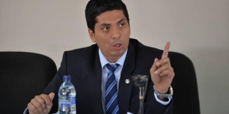 Giran orden de captura para Mynor Mauricio Moto Morataya ex juez tercero de primera instancia penal de Guatemala.