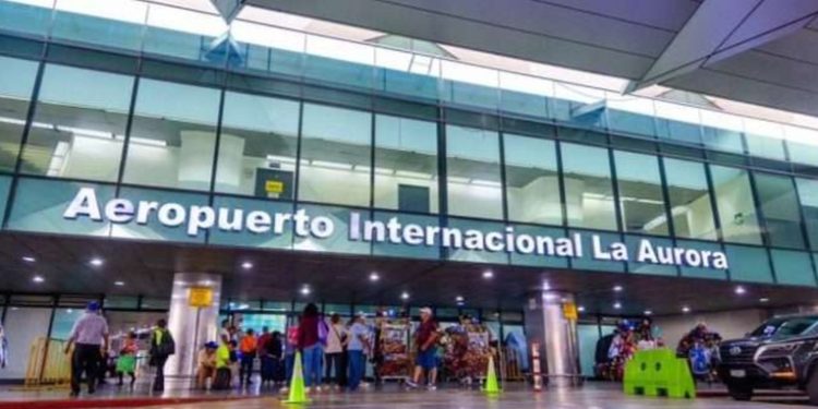 Gobernación confirma presencia de agentes de EE. UU. en aeropuerto La Aurora