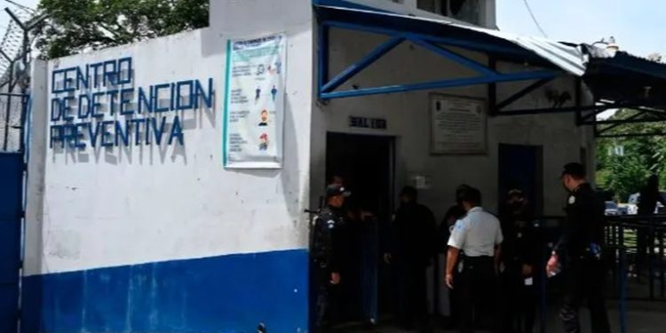 Gobernación invierte Q11.5 millones en escáneres de rayos X para reforzar seguridad en cárceles