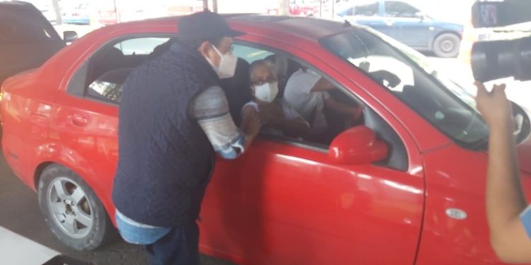 GOBIERNO ANALIZA BAJAR A 60 AÑOS EL RANGO DE EDAD PARA VACUNACIí“N