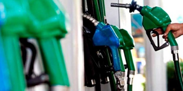 Gobierno analiza mantener subsidio solamente al precio del diésel