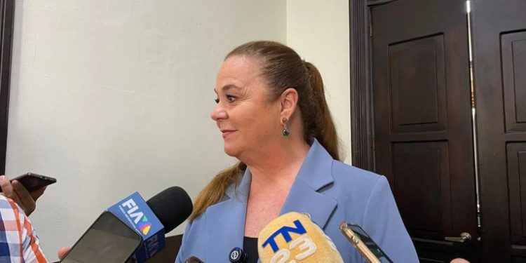 Gobierno anuncia aumento salarial del 5 % para maestros, tras retraso sindical en pacto colectivo