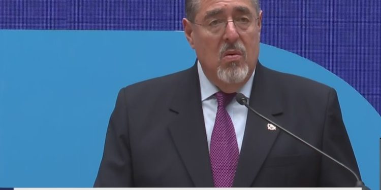 Gobierno anuncia el despido de más de 800 personas por posibles plazas fantasma