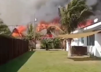 Gobierno apoya la reconstrucción de El Paredón tras incendio reciente