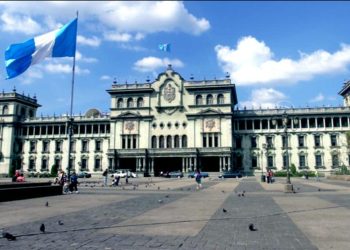 Gobierno busca ahorrar mil millones de quetzales con plan de austeridad