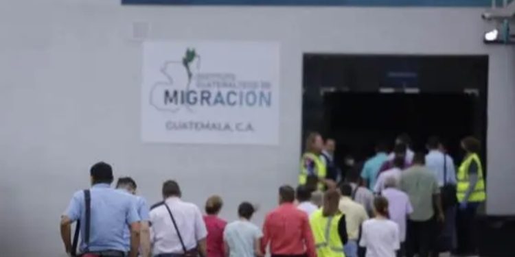 Gobierno de Guatemala confirma que refugiados nicaragüenses abandonan el país con destino a Costa Rica