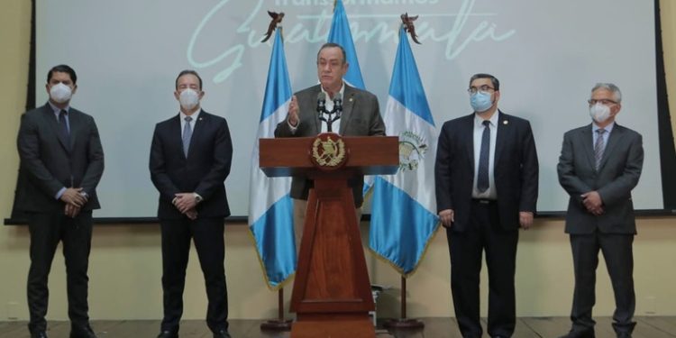 Gobierno de Guatemala presentará denuncias contra 8 gasolineras