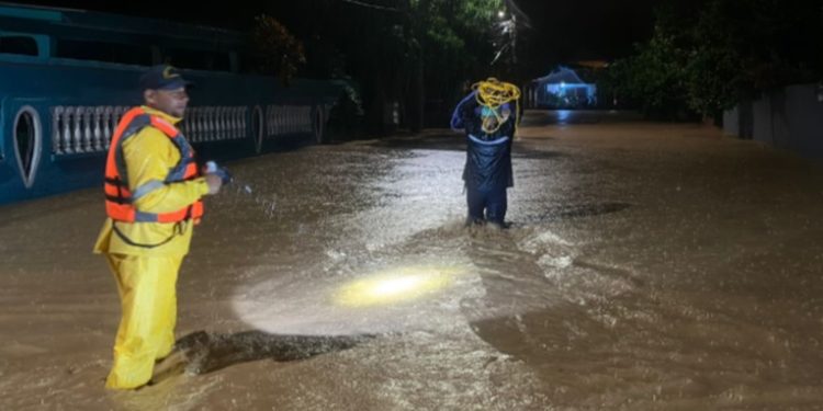 Gobierno de Honduras emite alerta roja en el Caribe ante el impacto de la tormenta tropical Sara