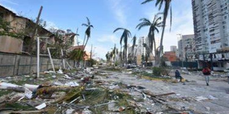 Gobierno de México intensifica sus esfuerzos para poner en pie Acapulco tras el huracán Otis