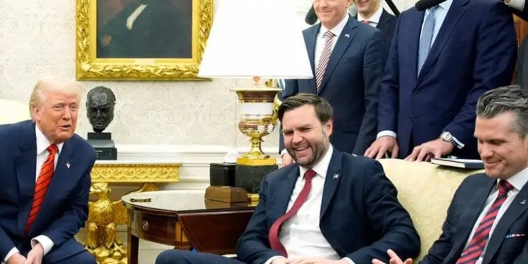 Gobierno de Trump revela a periodista plan de ataque a Yemen