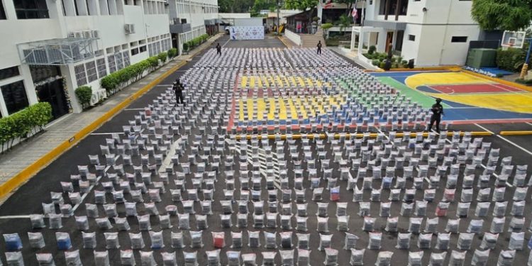 Gobierno descarta relación del país con cargamento de droga interceptado en aguas dominicanas