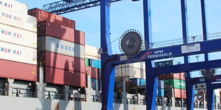 Gobierno enfrenta desafío para mantener operativa la terminal de contenedores tras fallo contra APM Terminals