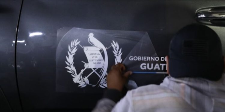 Gobierno inicia rotulación de vehículos oficiales para mejorar identificación ciudadana
