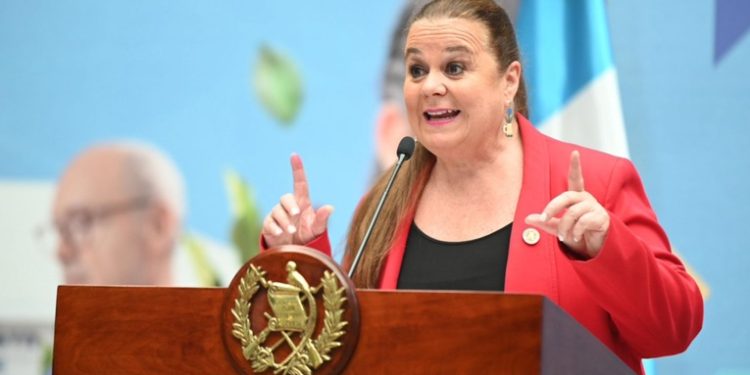 Gobierno lanzará convocatoria histórica para contratar a 12 mil nuevos maestros