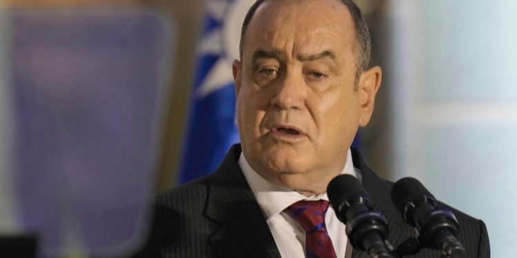 Gobierno niega autenticidad de mensajes que involucra al presidente en redes sociales