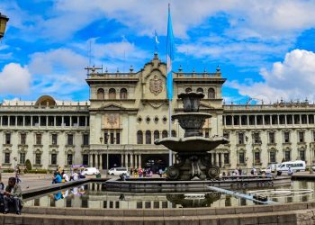 Gobierno otorga día libre a trabajadores del sector público.
