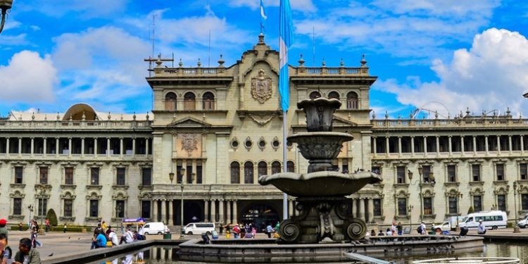 Gobierno otorga día libre a trabajadores del sector público.