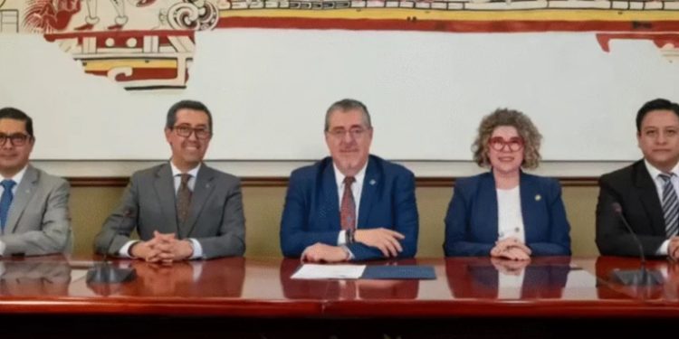 Gobierno presenta nueva iniciativa contra el lavado de dinero ante el Congreso