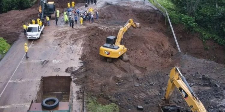 Gobierno y Marhnos acuerdan reparar la autopista Palín-Escuintla tras daños por lluvias