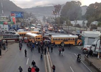 Gobierno y transportistas instalan mesa de diálogo para evitar más bloqueos de carreteras