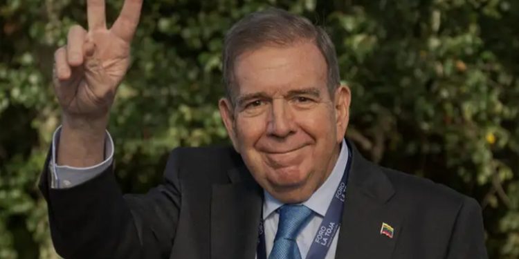 González Urrutia llega a Lima para reunirse con Boluarte