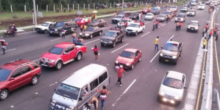 Grandes cantidades de vehí­culos salieron para este 31 de diciembre