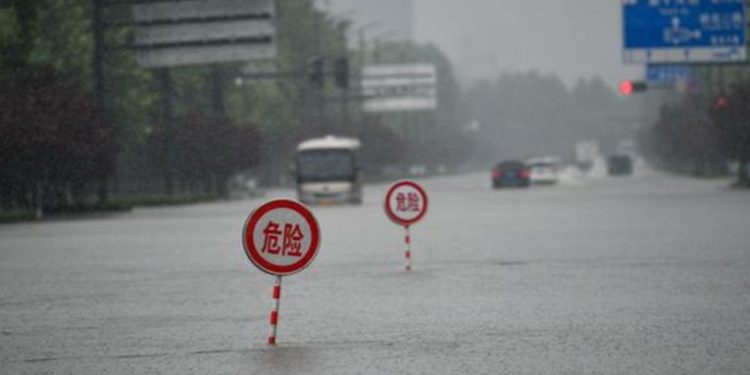 Graves inundaciones en el centro de China dejan al menos 25 muertos