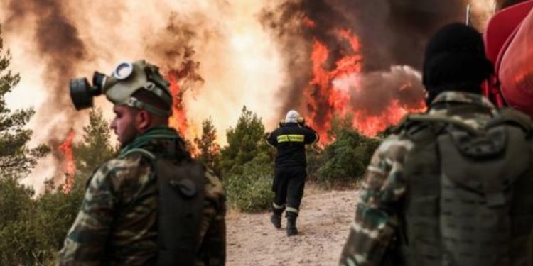 Grecia se mantiene en alerta debido a feroces incendios
