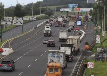 Gremiales de transporte de carga amenazan con paros por mal estado de carreteras