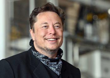 Grimes revela que Elon Musk tiene previsto volar a Marte para 2030