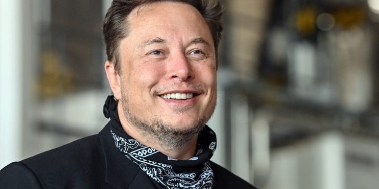 Grimes revela que Elon Musk tiene previsto volar a Marte para 2030