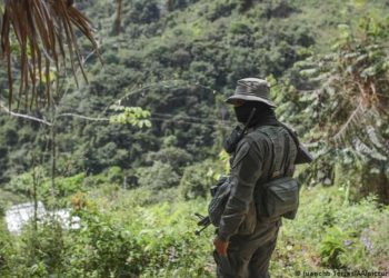 Grupos armados se enfrentan en Colombia y dejan 18 muertos