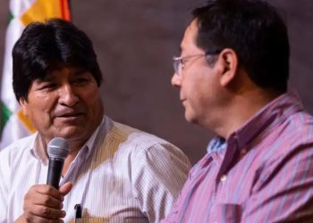 Grupos de cocaleros bloquean varias carreteras en Bolivia