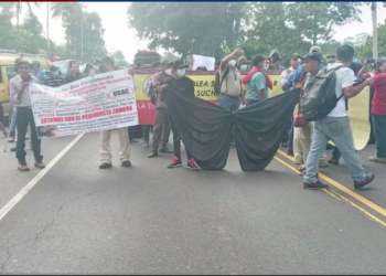 Grupos sociales y campesinos bloquean carreteras en distintas partes del país