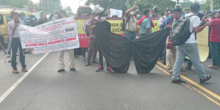 Grupos sociales y campesinos bloquean carreteras en distintas partes del país