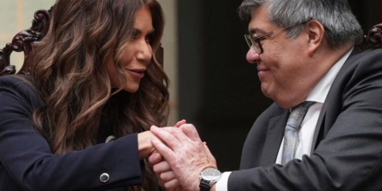 Guatemala acepta ser tercer país seguro, según secretaria de Seguridad de EE. UU.