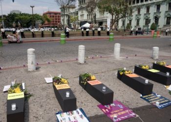 Guatemala archiva polémica ley que criminaliza aborto